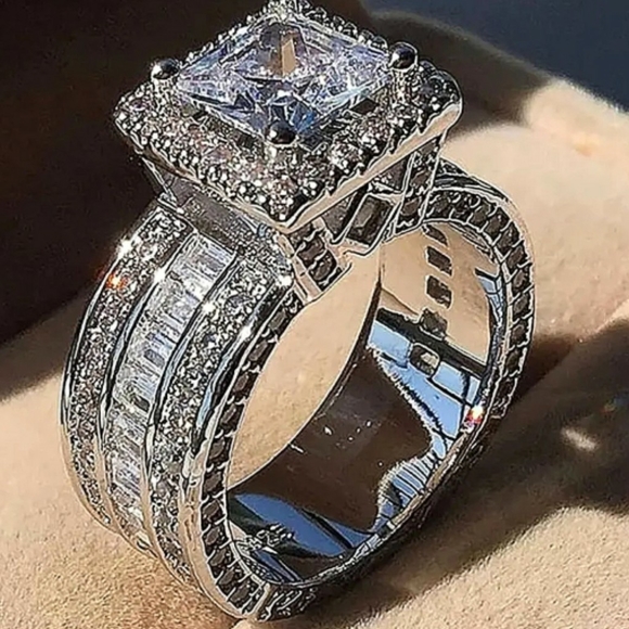 Unbranded Jewelry - Brilliant Halo Engagement Ring Square Round Shiny 925 Silver Sparkly Cocktai New